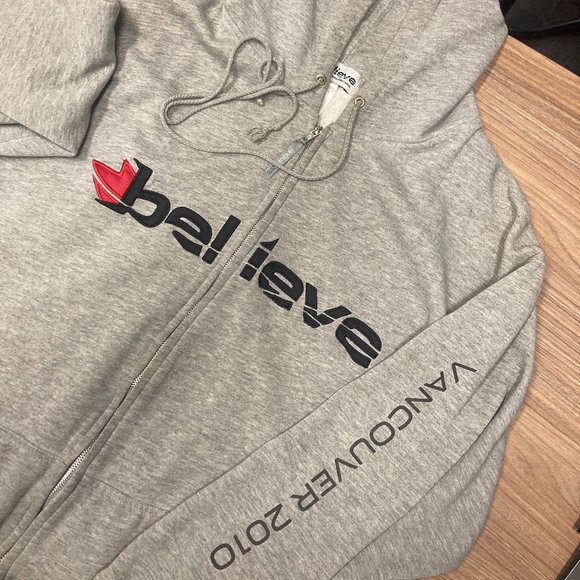 Vintage Men's 2010 Vancouver Olympics Hoodie - Grey - Picture 2 of 5